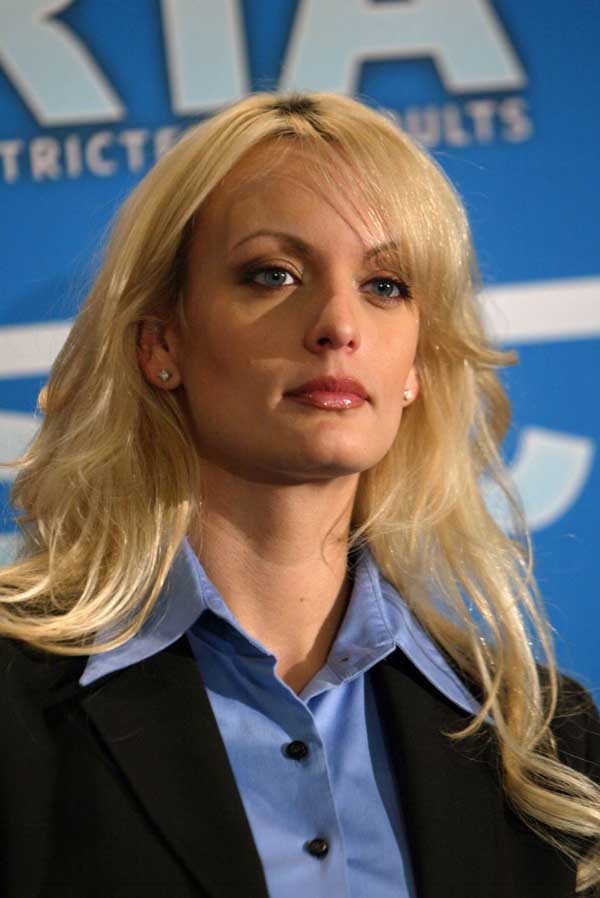 斯托米·丹尼尔斯(Stormy Daniels)